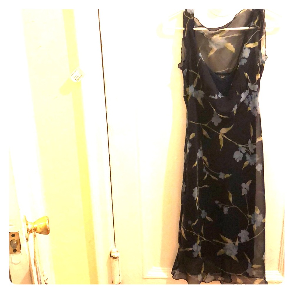 Pretty floral dress (never worn)
